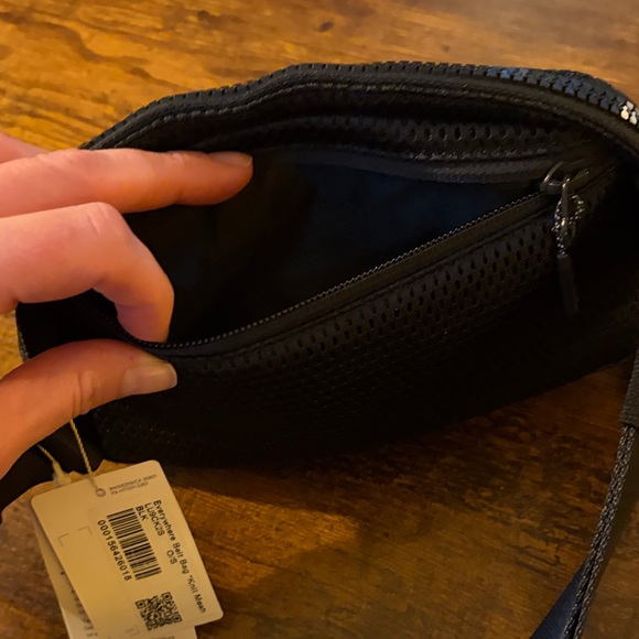 Lululemon Everywhere Black Knit Mesh Belt Bag NWT - Picture 6 of 7